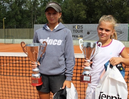 Finalistky turnaje ve Valašském Meziříčí Amálie Šmékalová (vlevo) a Sára Bejlek (Foto: Archiv)